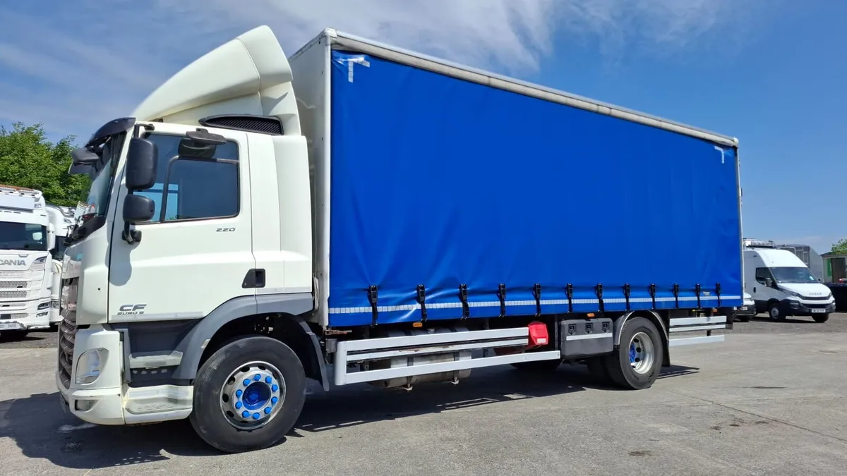 2014 Daf Cf 4x2 Curtiansider - Image 3