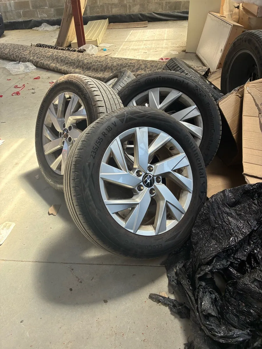 18” highline alloys new tyres Tiguan sport - Image 1