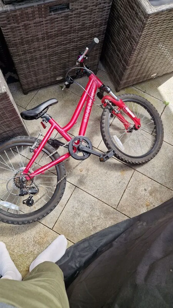 Girls 20 inch Ridgeback bike - Image 2