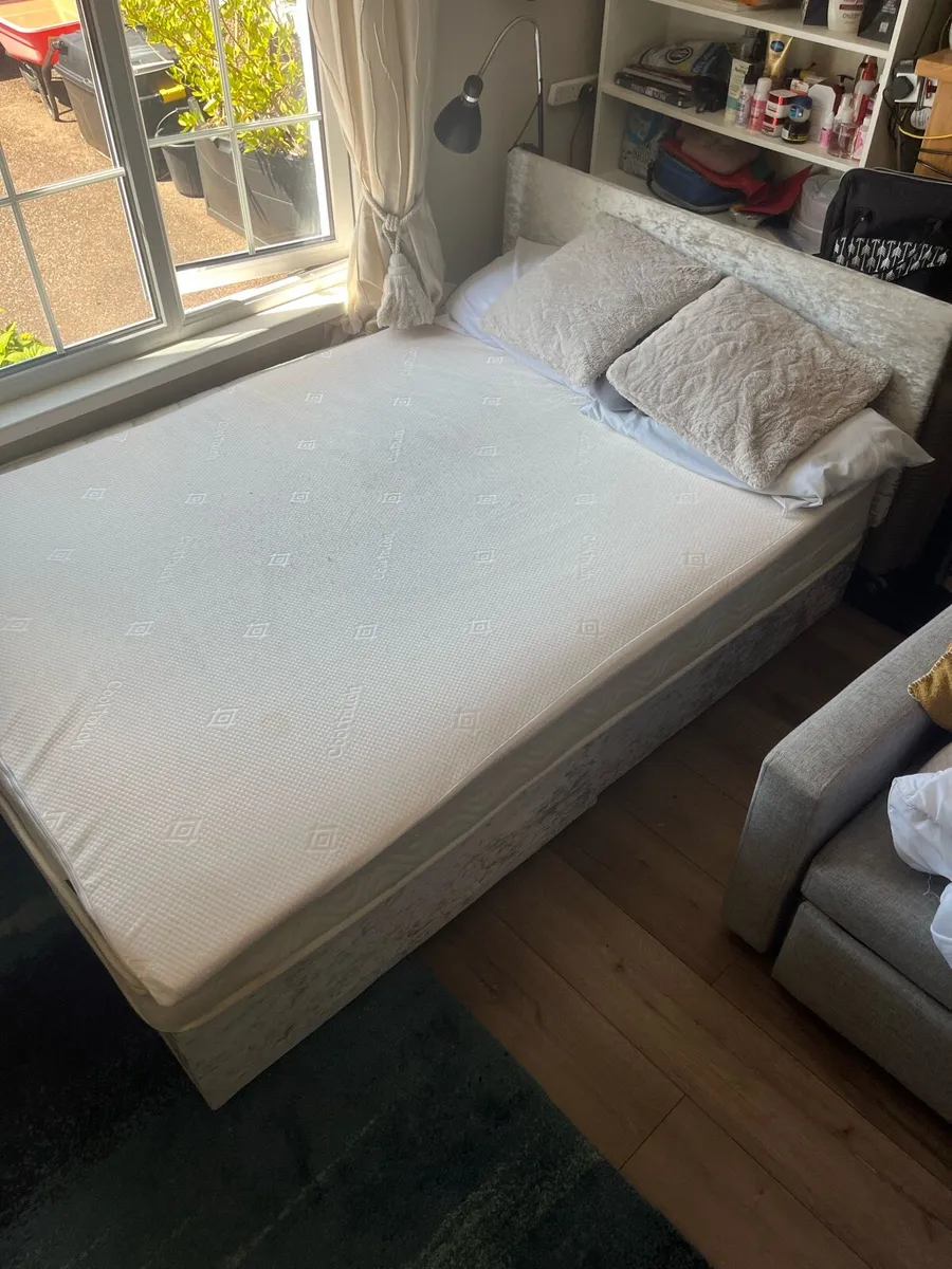 Double bed, mattress, headboard. - Image 2