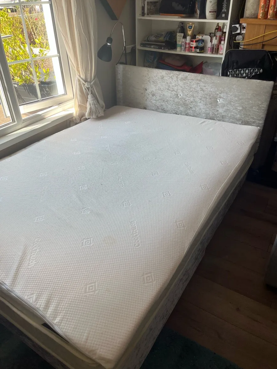 Double bed, mattress, headboard. - Image 1
