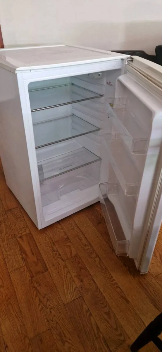 Undercounter fridge - Image 2