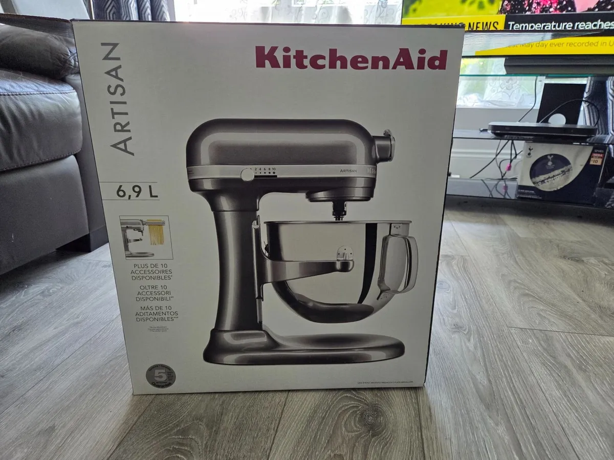 Kitchen Aid artisan 6.9L silver mixer - Image 1