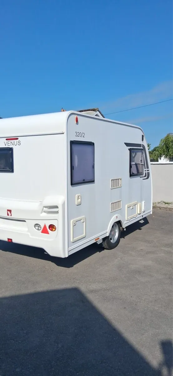 2012 COMPACT 2 BERTH LUNAR VENUS - Image 4