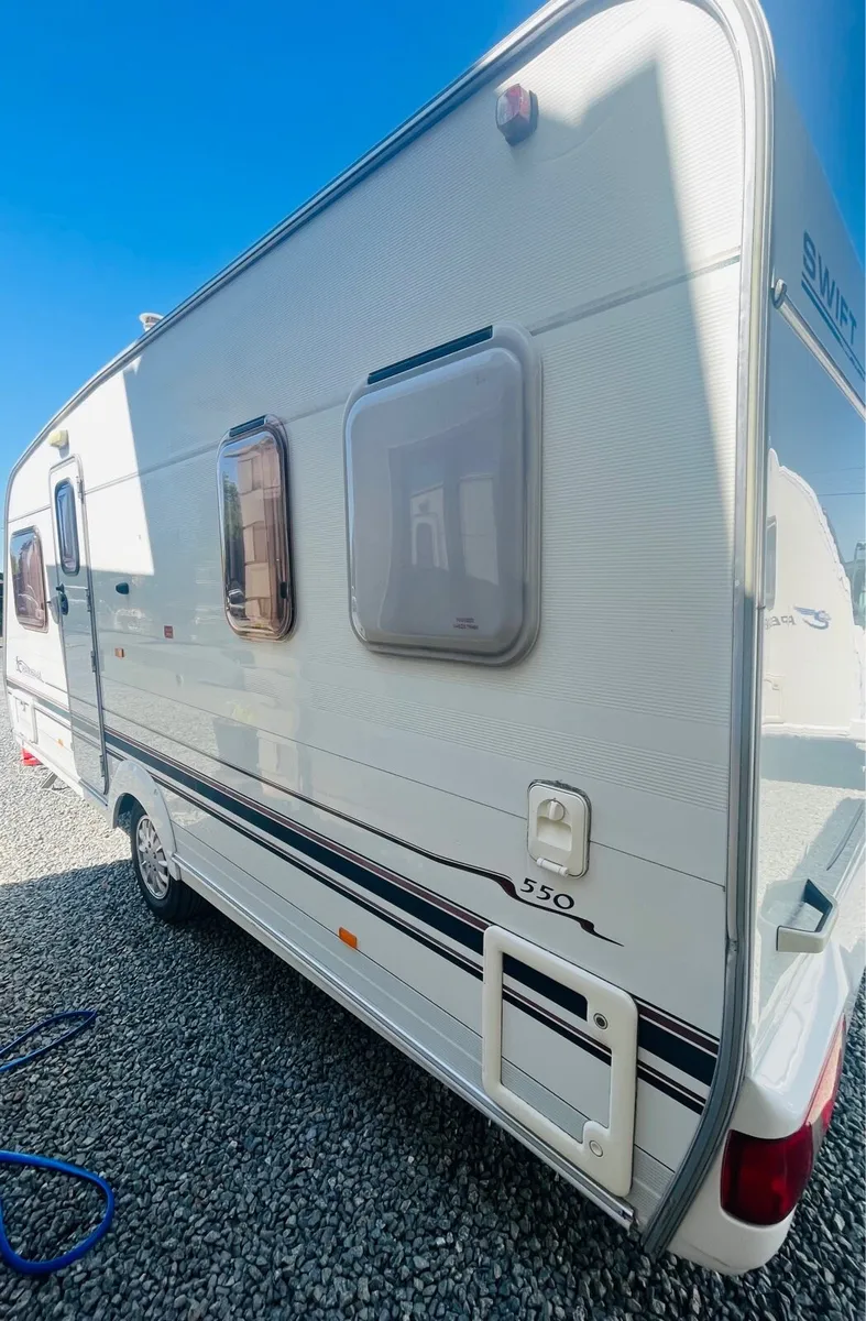Swift  charisma 550 with fixed bed - Image 3