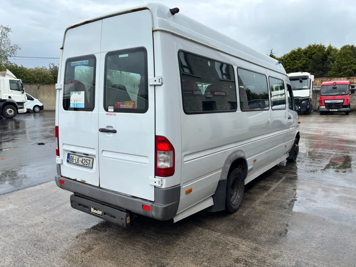 2006 Mercedes Sprinter Bus - Image 3