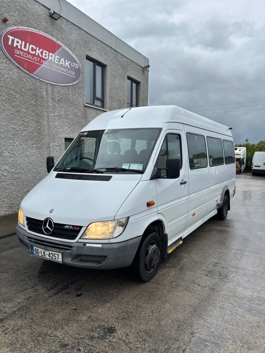 2006 Mercedes Sprinter Bus - Image 1