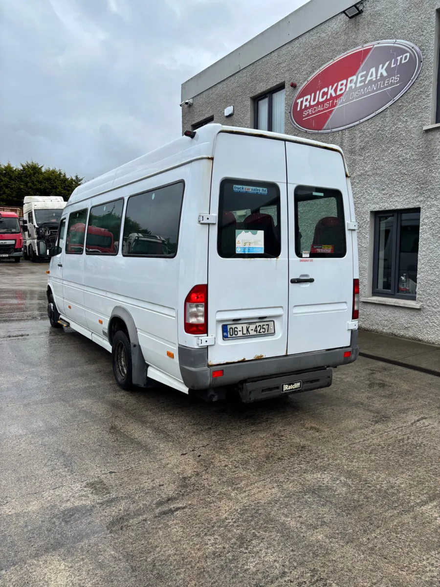 2006 Mercedes Sprinter Bus - Image 4