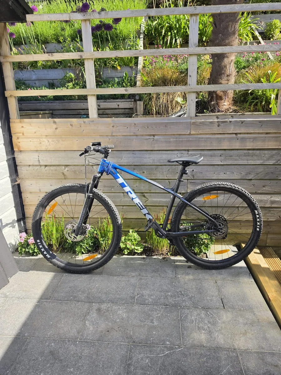 Trek Marlin 8 mountain bike - Image 1