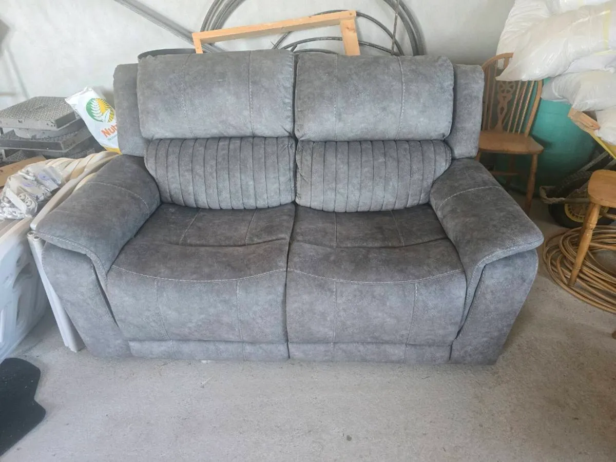 2 seater recliner couch - Image 1