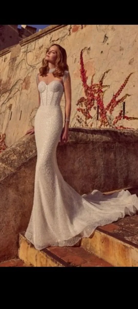 Wedding dress - Image 1