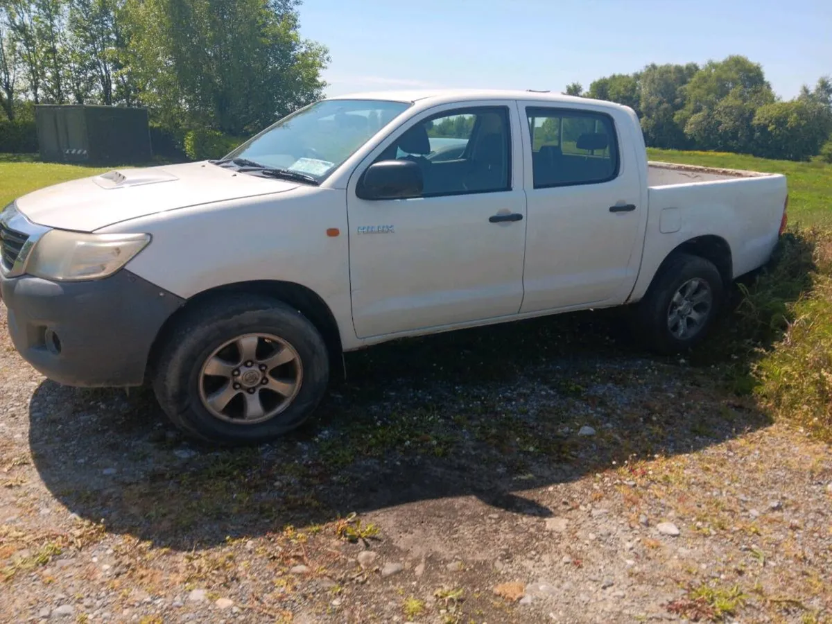 Toyota Hilux  2013 - Image 2