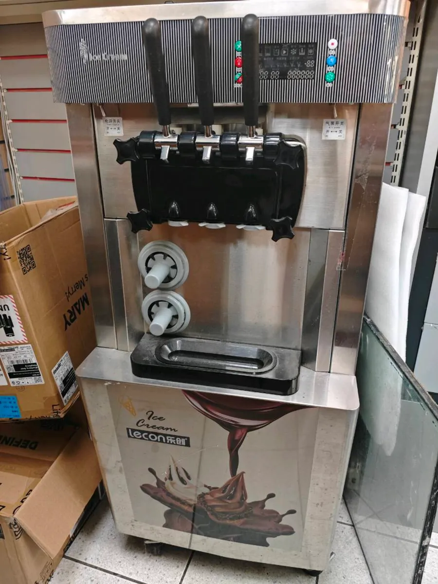 Ice cream machine - Image 1