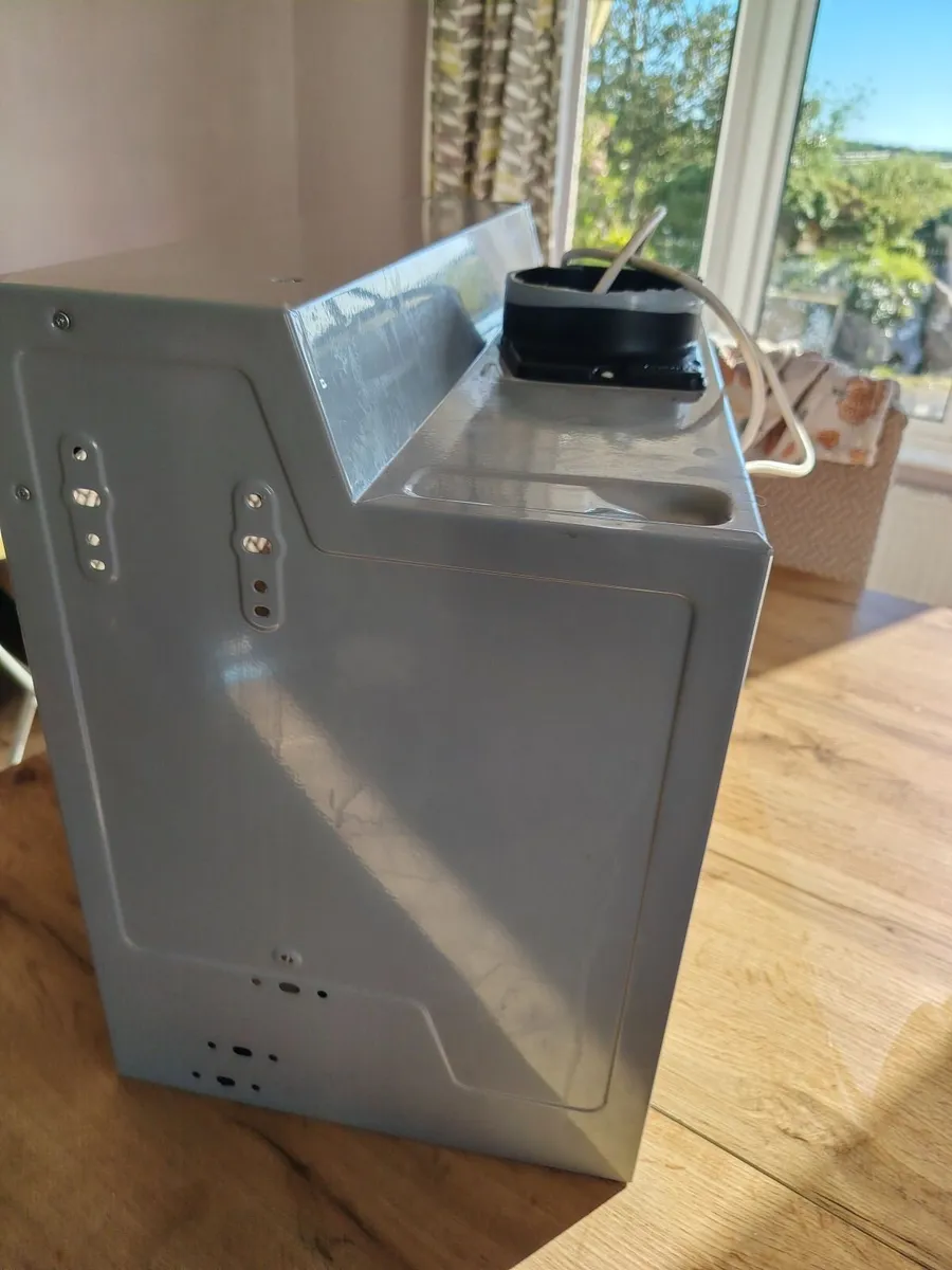 Integrated extraction fan - Image 4