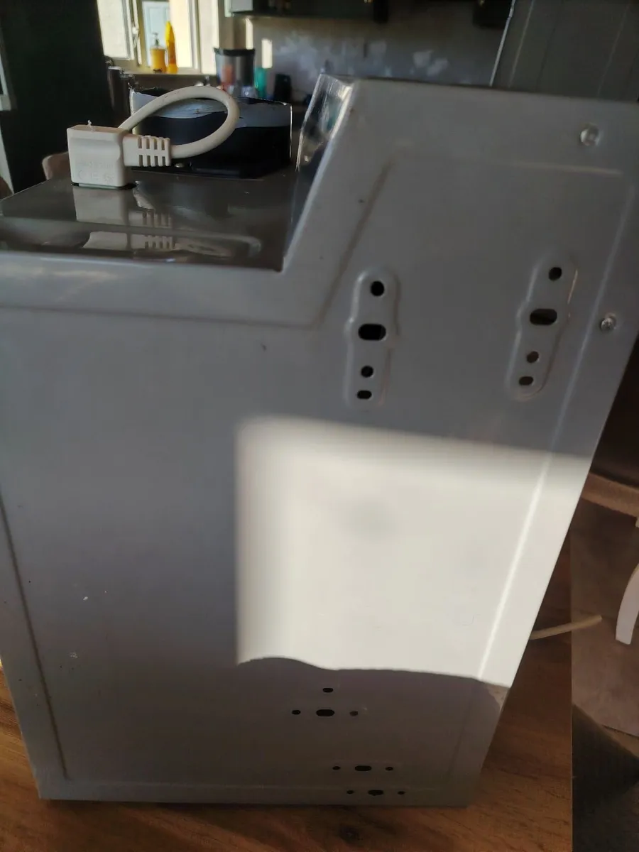 Integrated extraction fan - Image 3