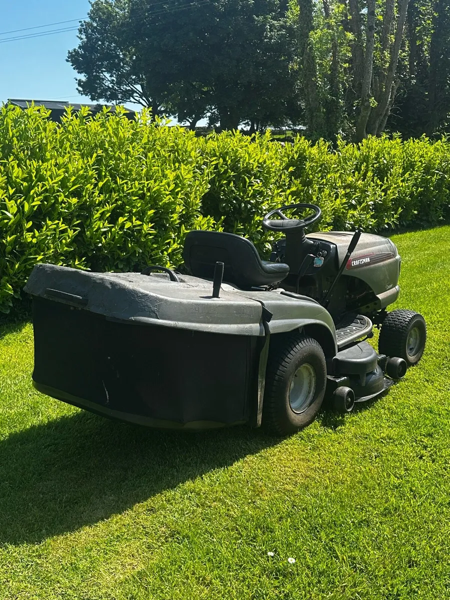 Craftsman LT2000 Ride on Mower - Image 2