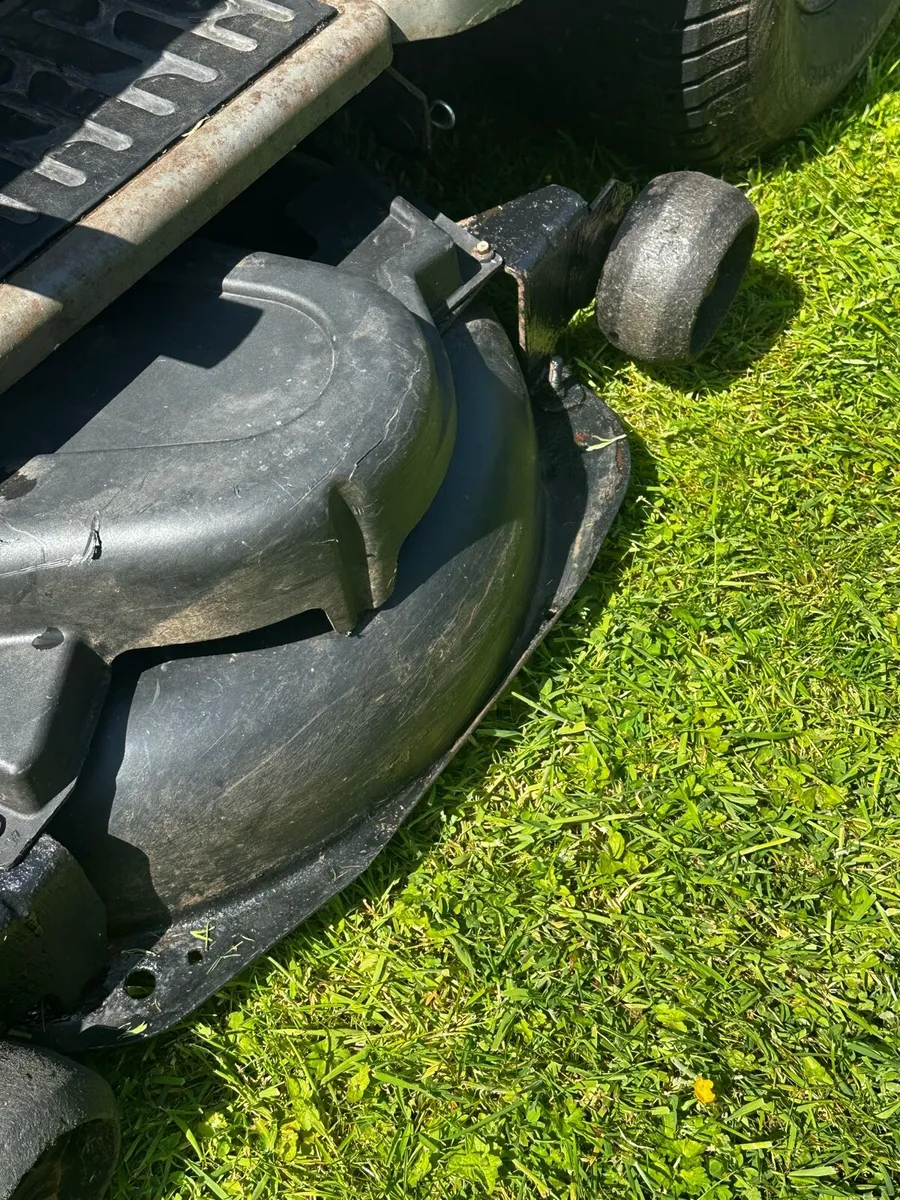 Craftsman LT2000 Ride on Mower - Image 3