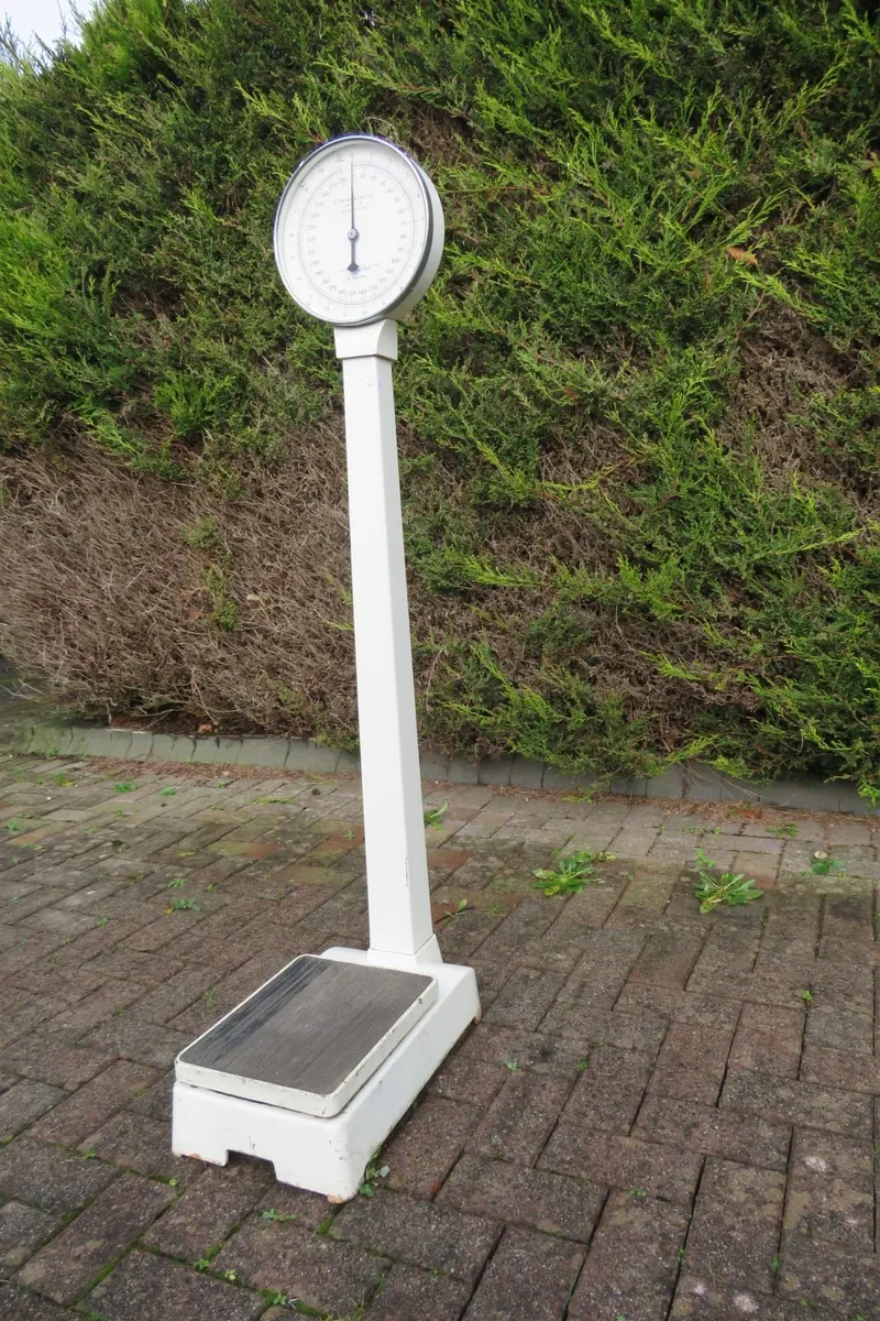 1967 vintage H. Fereday & Sons Ltd. column scale - Image 4