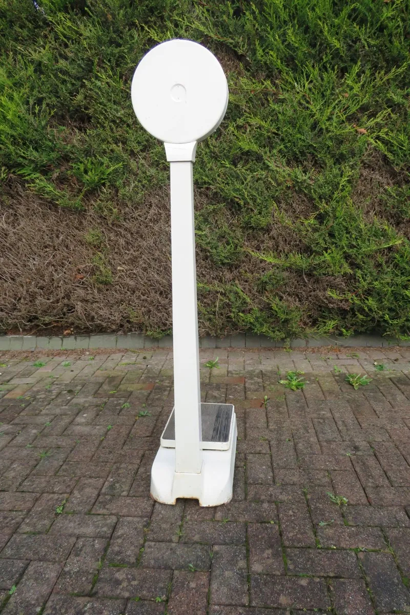 1967 vintage H. Fereday & Sons Ltd. column scale - Image 2