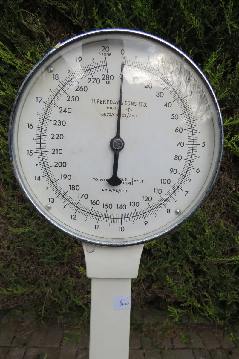 1967 vintage H. Fereday & Sons Ltd. column scale - Image 3