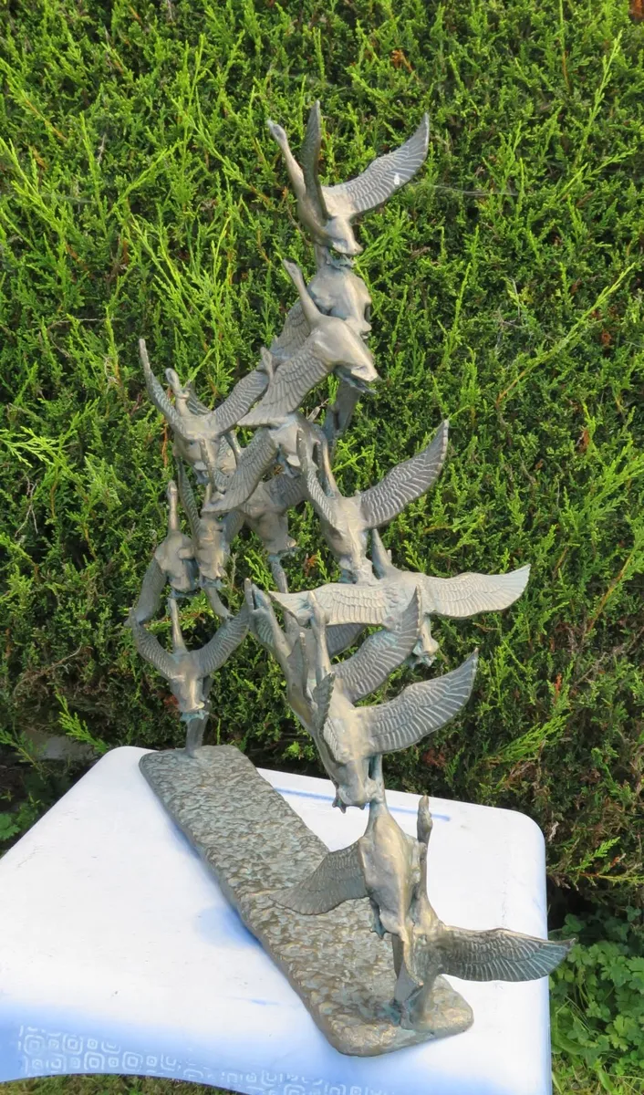 Flock of Ducks sculpture - Image 2