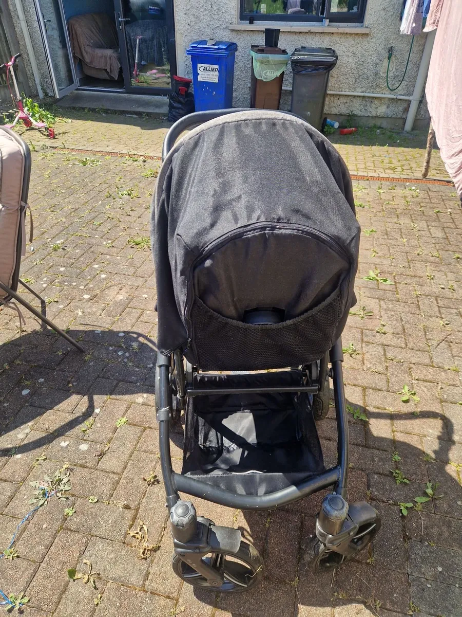 Venicci pram denium grey and black - Image 4