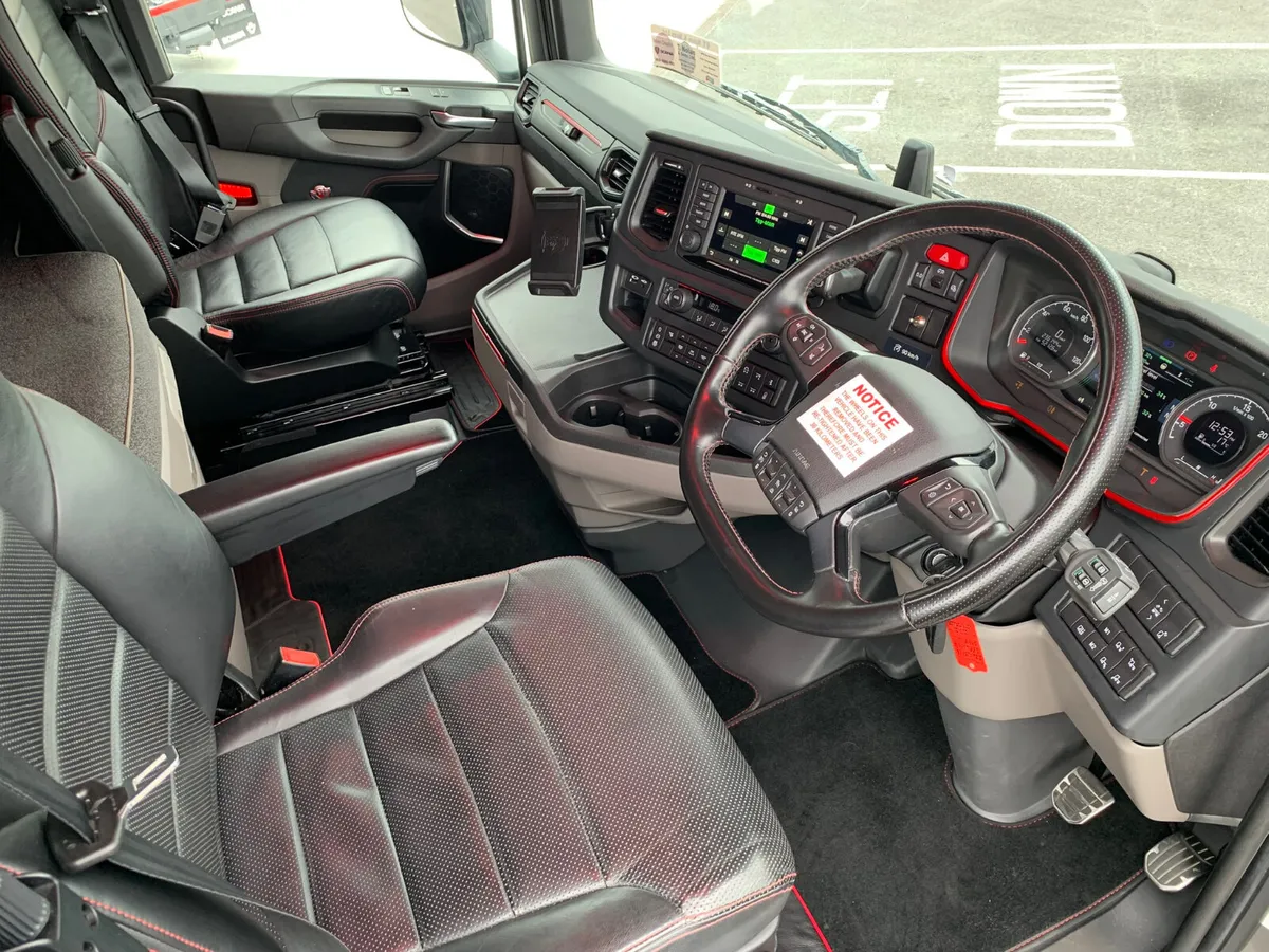 Scania S770 V8 6X2 Midlift Steer - Image 3