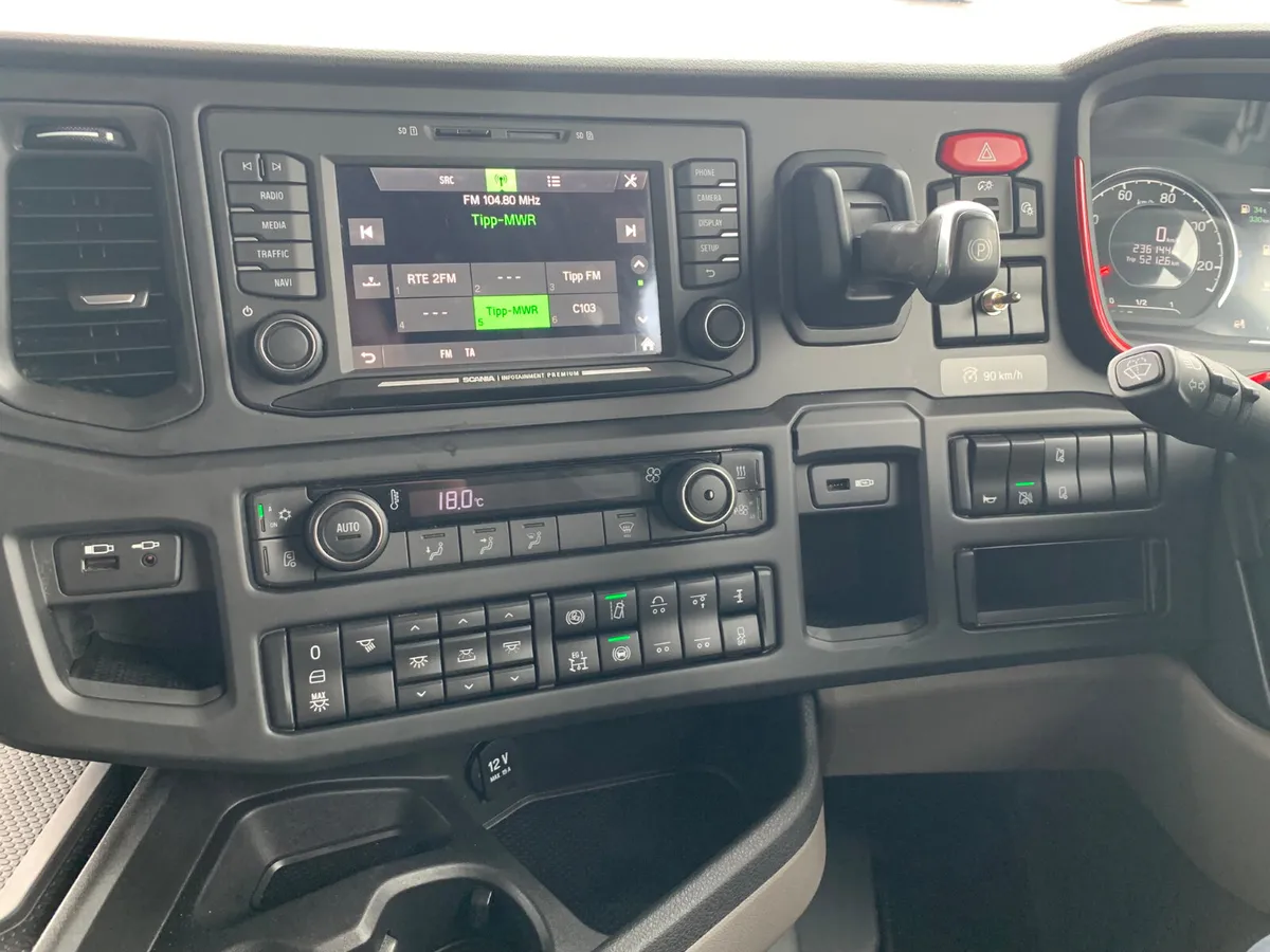 Scania S770 V8 6X2 Midlift Steer - Image 4