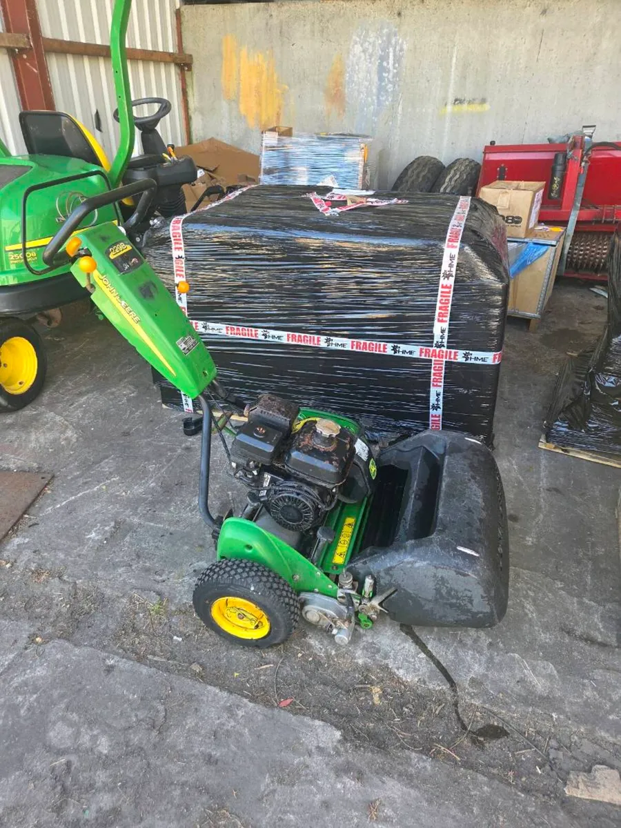 220B John Deere Greens Mower - Image 1