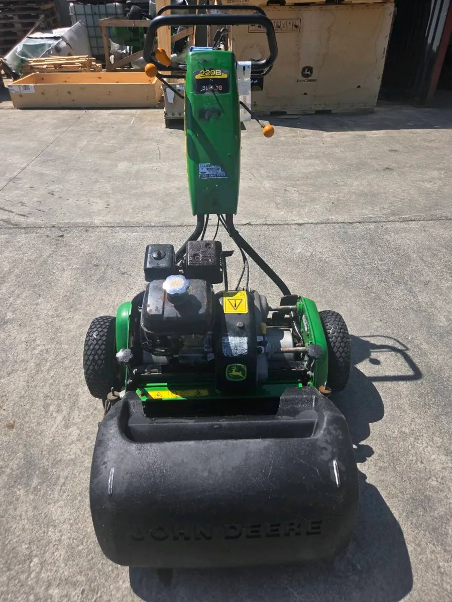 220B John Deere Greens Mower - Image 2