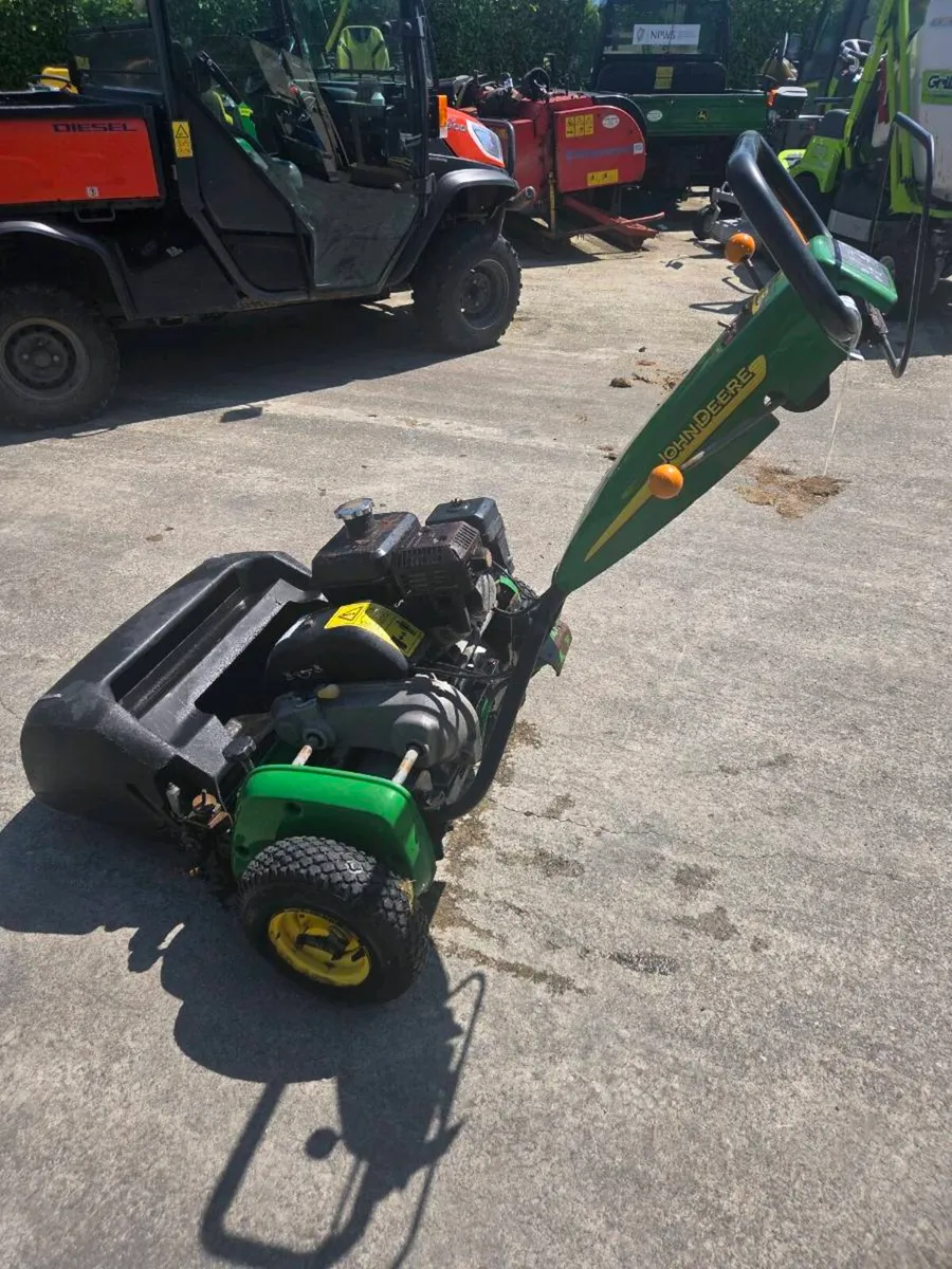 220B John Deere Greens Mower - Image 3