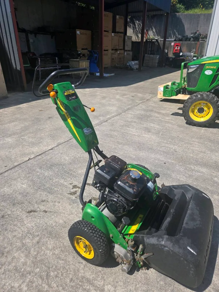 220B John Deere Greens Mower - Image 4