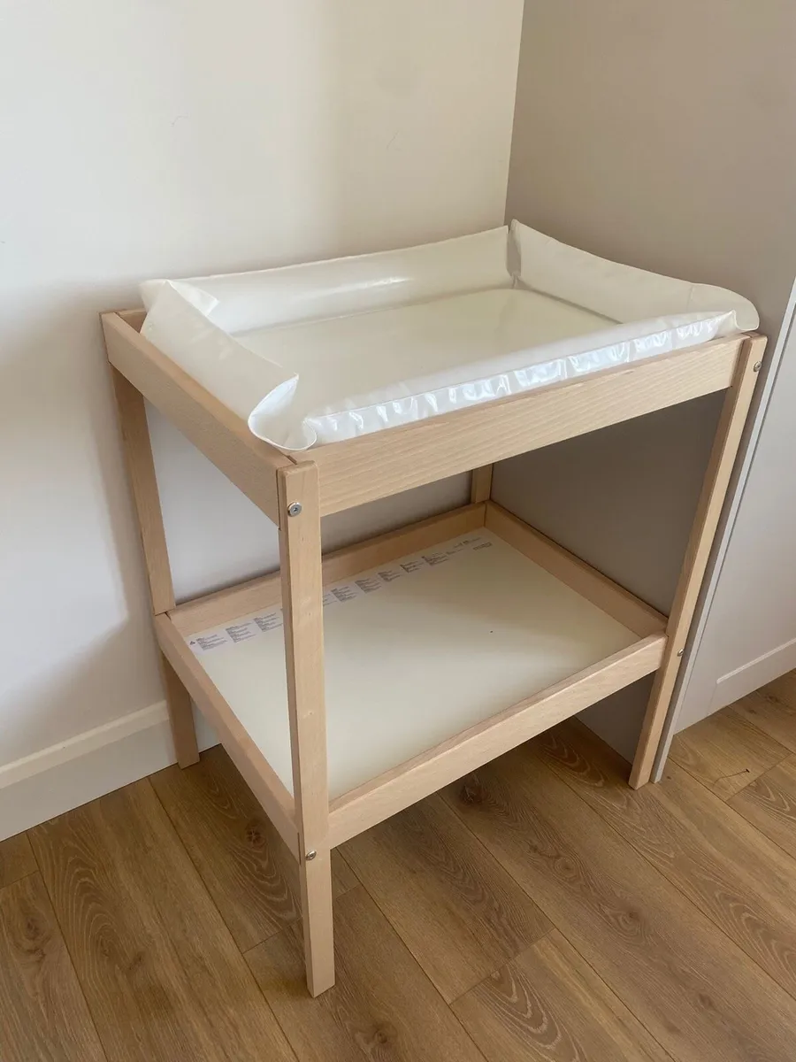 Baby cot and changer - Image 1