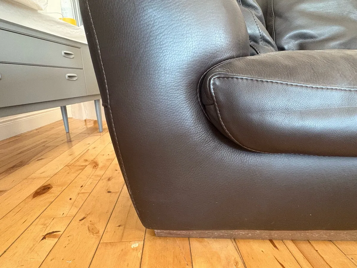Set of 2 Italian designer leather Sofas - Image 3