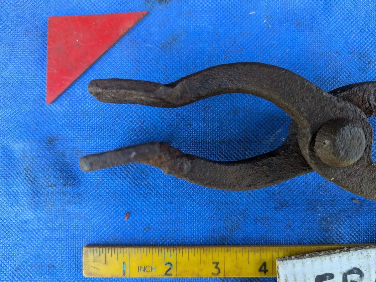 Blacksmiths Broad Flat Tongs - Image 4