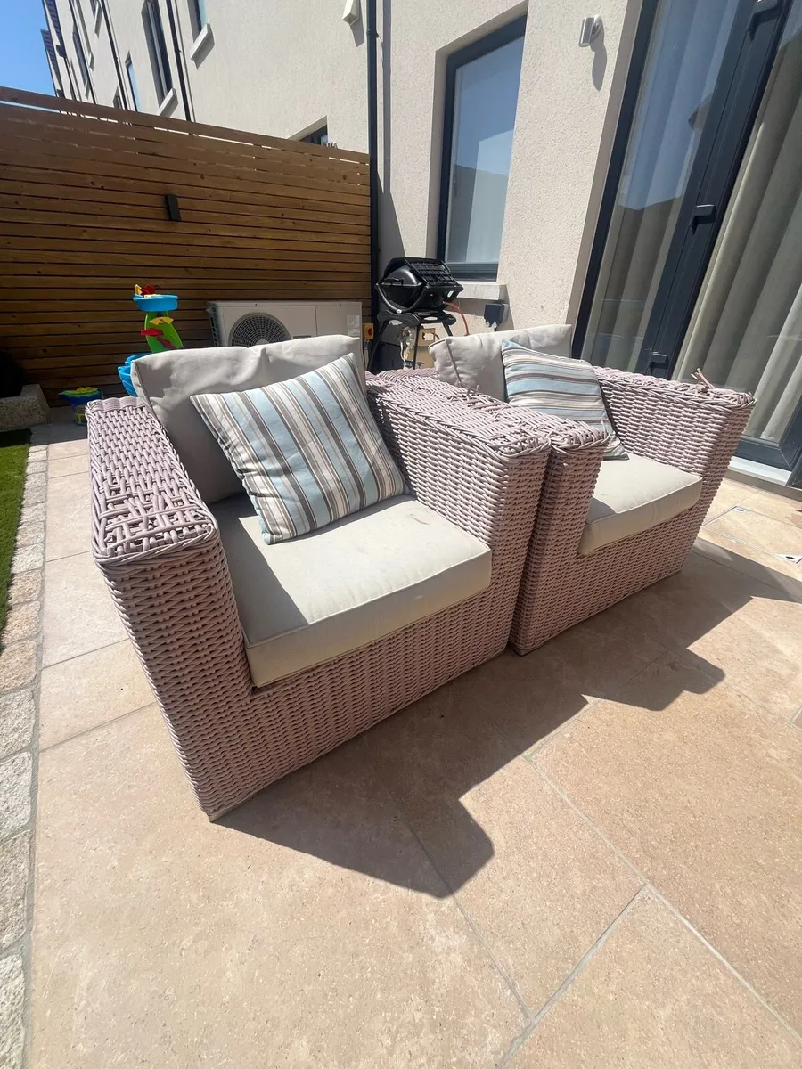 Outdoor sofa and chair set - Image 1