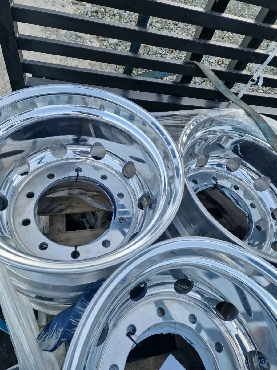 Alcoa Alloy wheels - Image 1