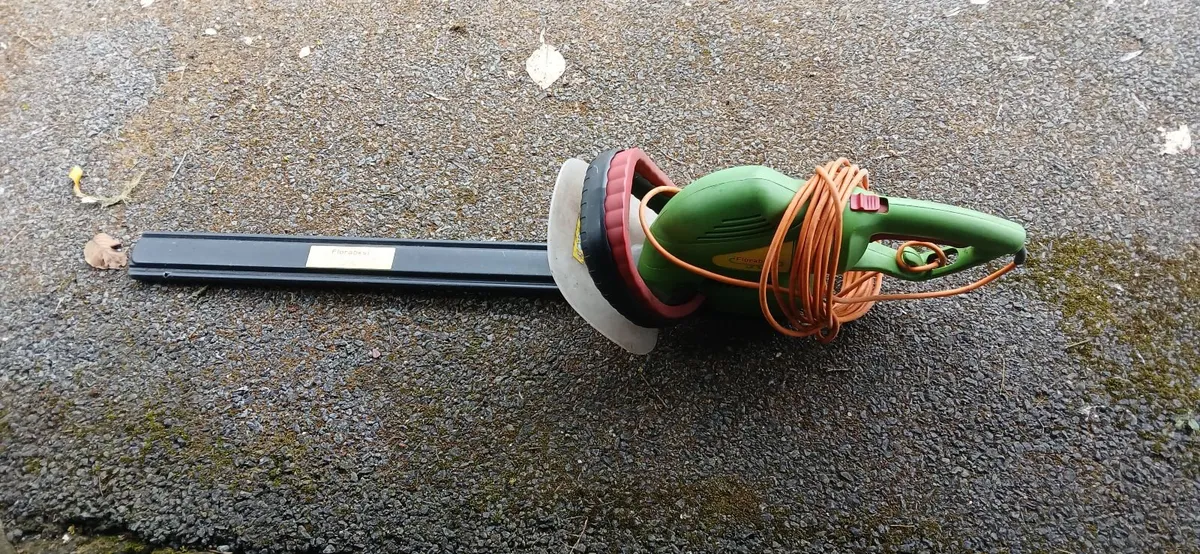 ELECTRIC HEDGE TRIMMER - Image 1