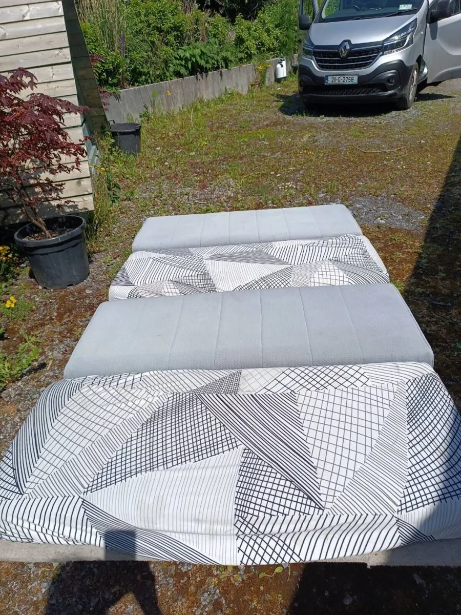 Rock an roll bed for van and a drive away awning f - Image 1