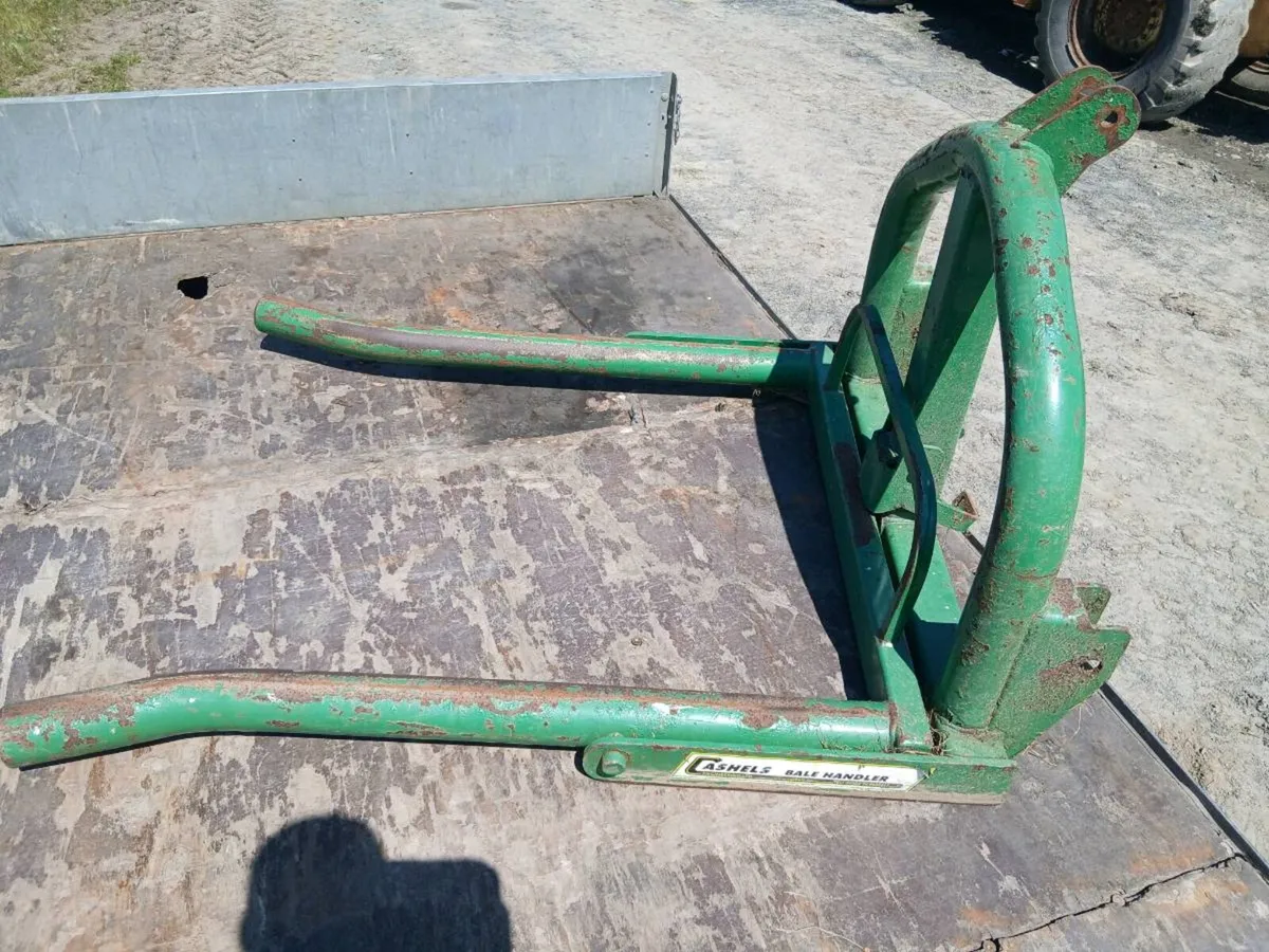 Cashel bale handler - Image 1