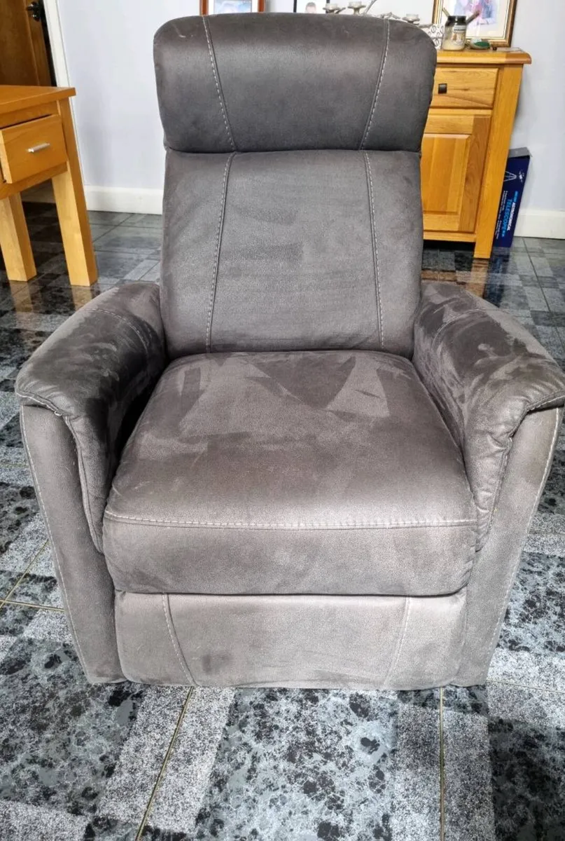 Recliner, swivel and rocking chair - Image 1