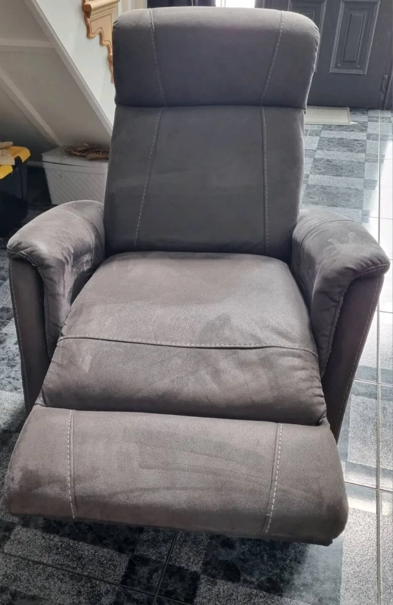 Recliner, swivel and rocking chair - Image 3