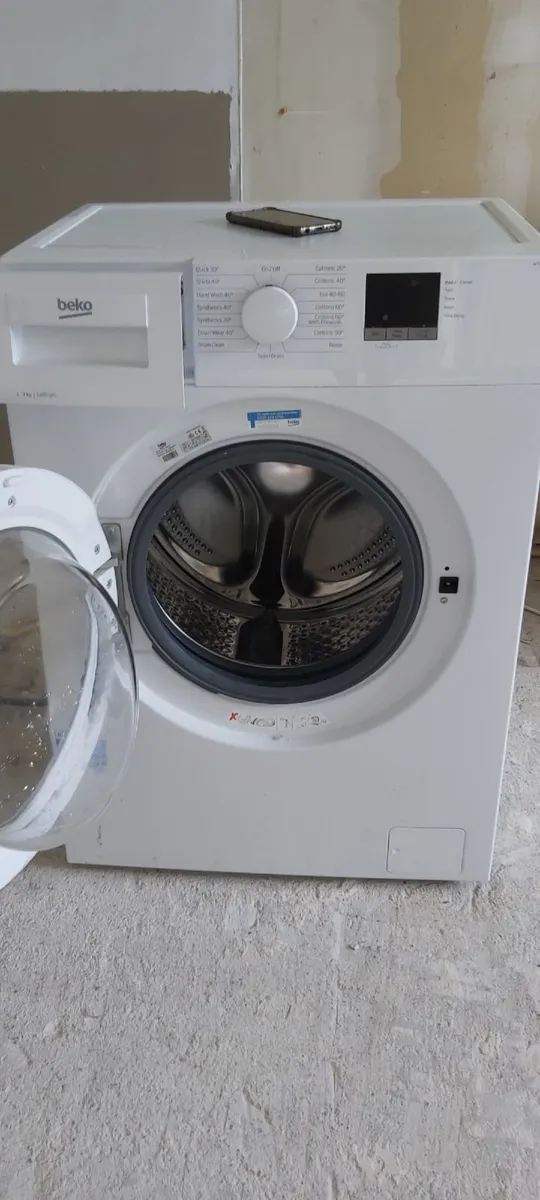 Washing machine - Image 1