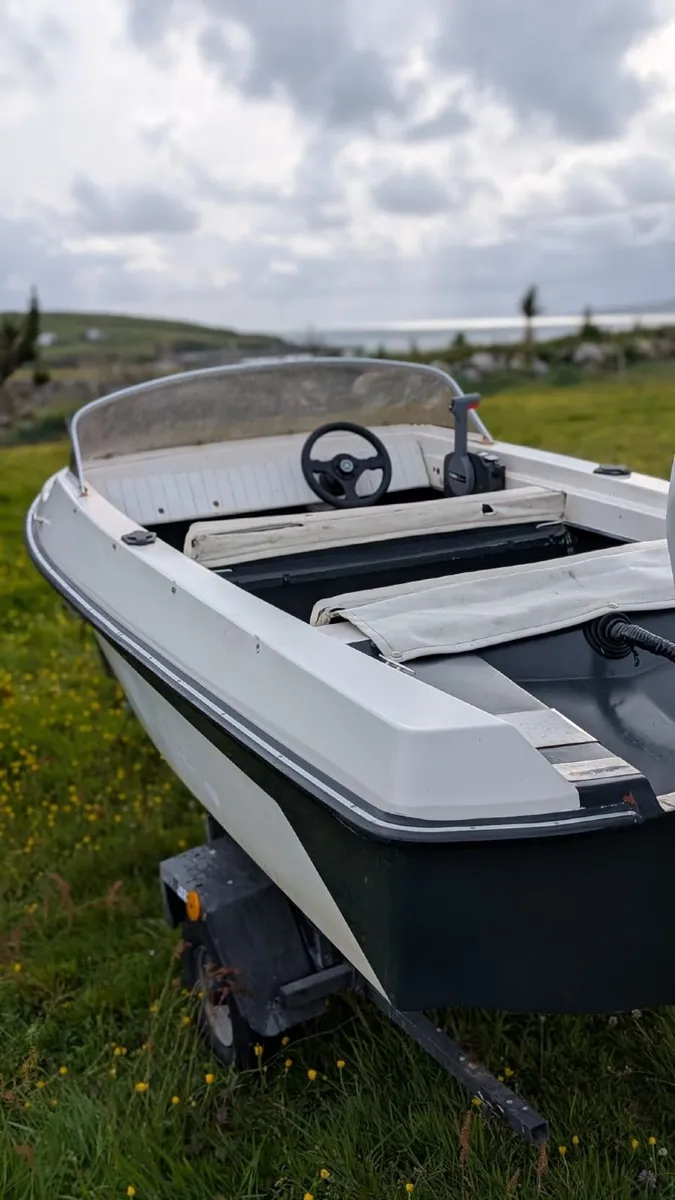 Silent craft runabout boat 340 with 25hp Yamaha - Image 3