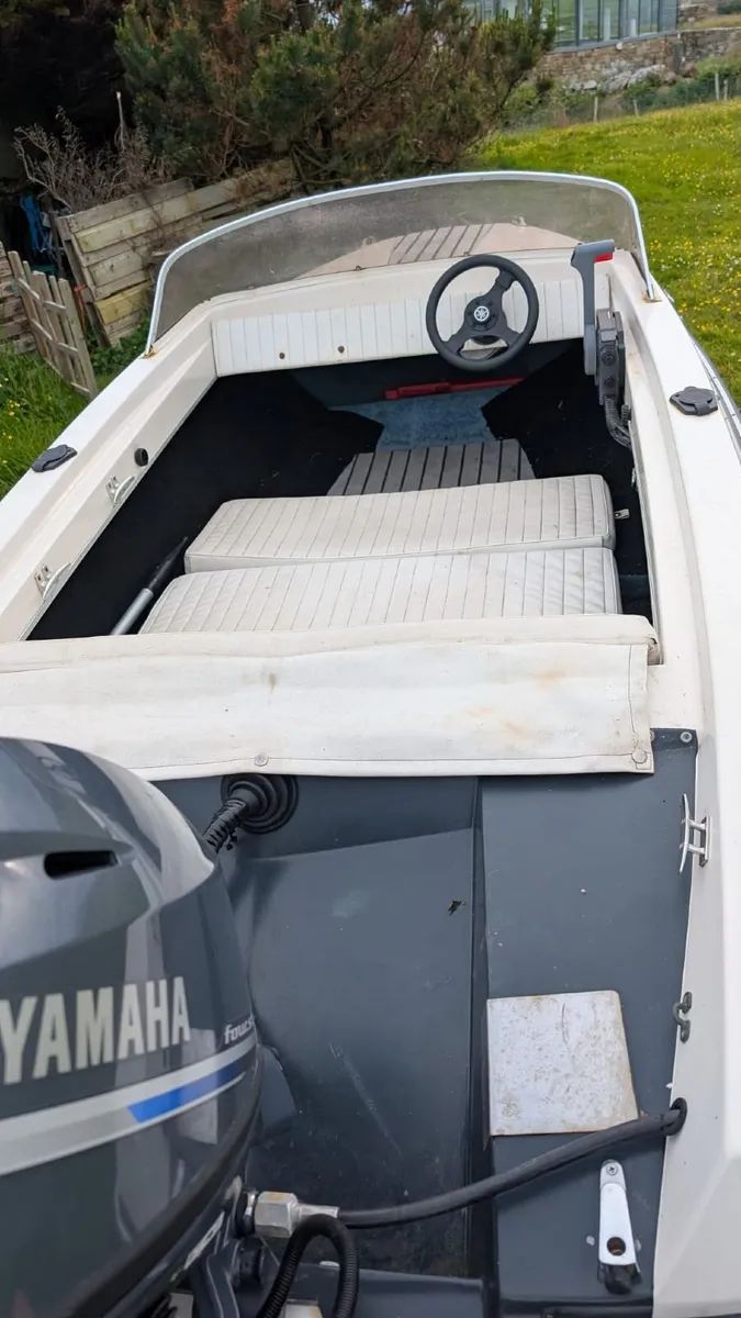 Silent craft runabout boat 340 with 25hp Yamaha - Image 4