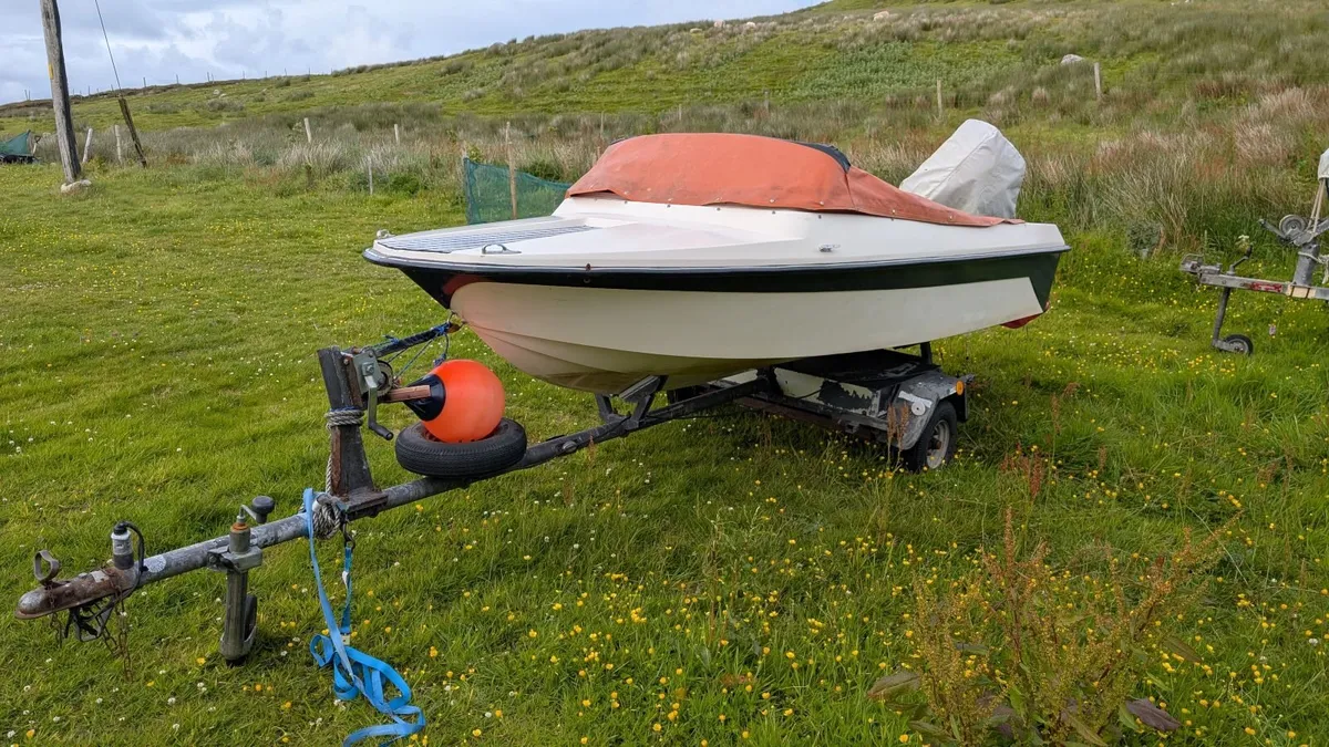 Silent craft runabout boat 340 with 25hp Yamaha - Image 1