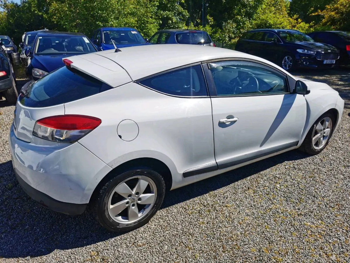 10 Renault Megane Coupe 1.5 DCI - Image 3