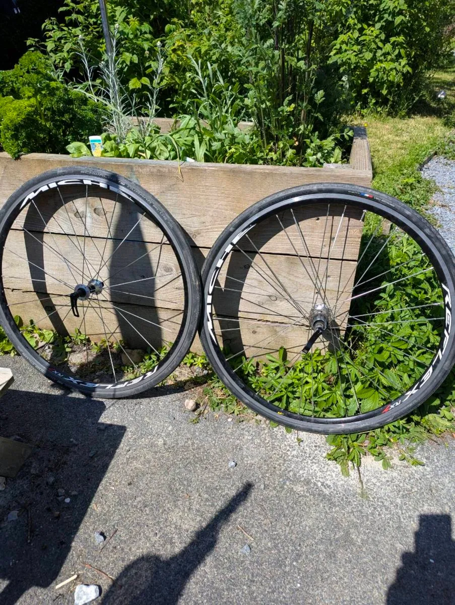 Road bike wheels