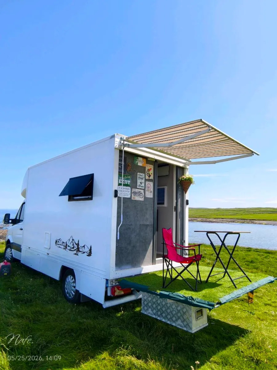 Mercedes Camper van - Image 4