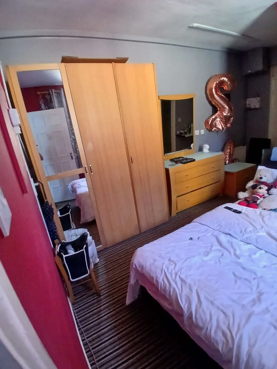Bedroom furniture - Image 1